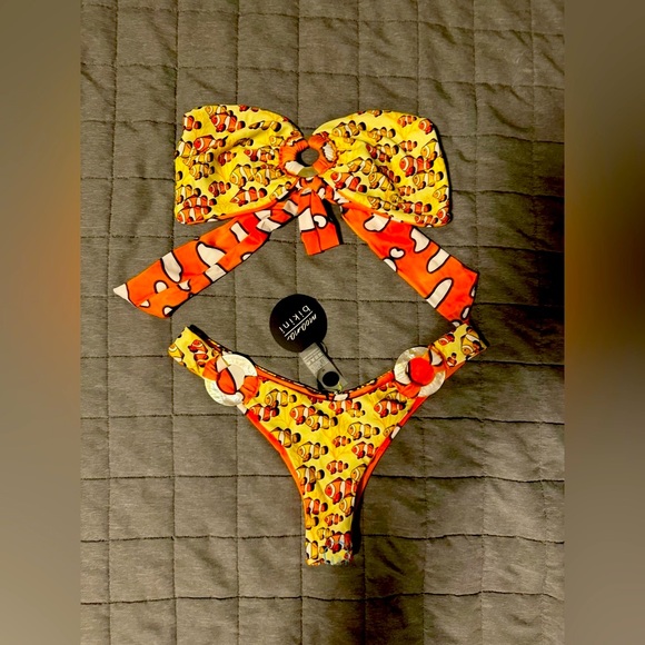 Moana Bikini - Reversible Just Keep Swimming Set - Size Medium - Picture 2 of 7